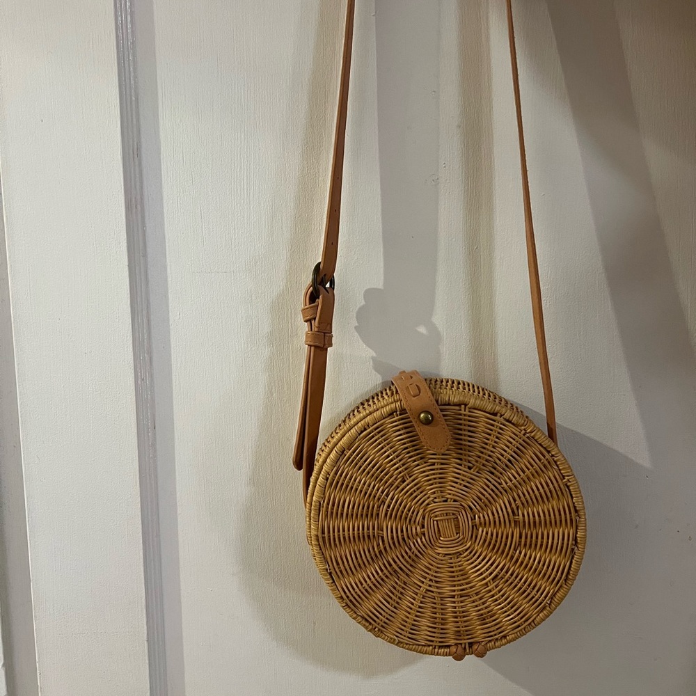 Universal threads rattan round cross body bag